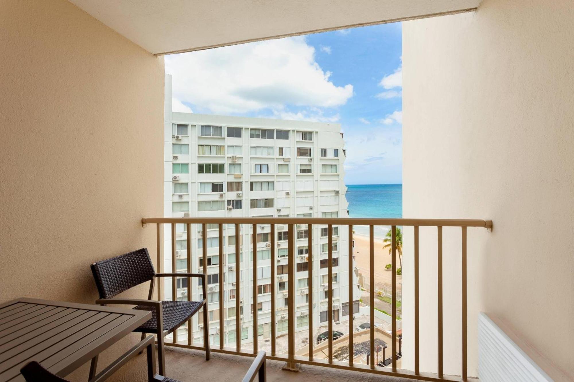 Courtyard By Marriott Isla Verde Beach Resort San Juan Ngoại thất bức ảnh