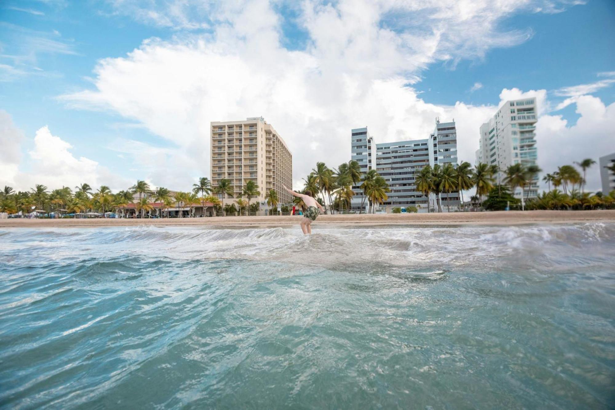 Courtyard By Marriott Isla Verde Beach Resort San Juan Ngoại thất bức ảnh