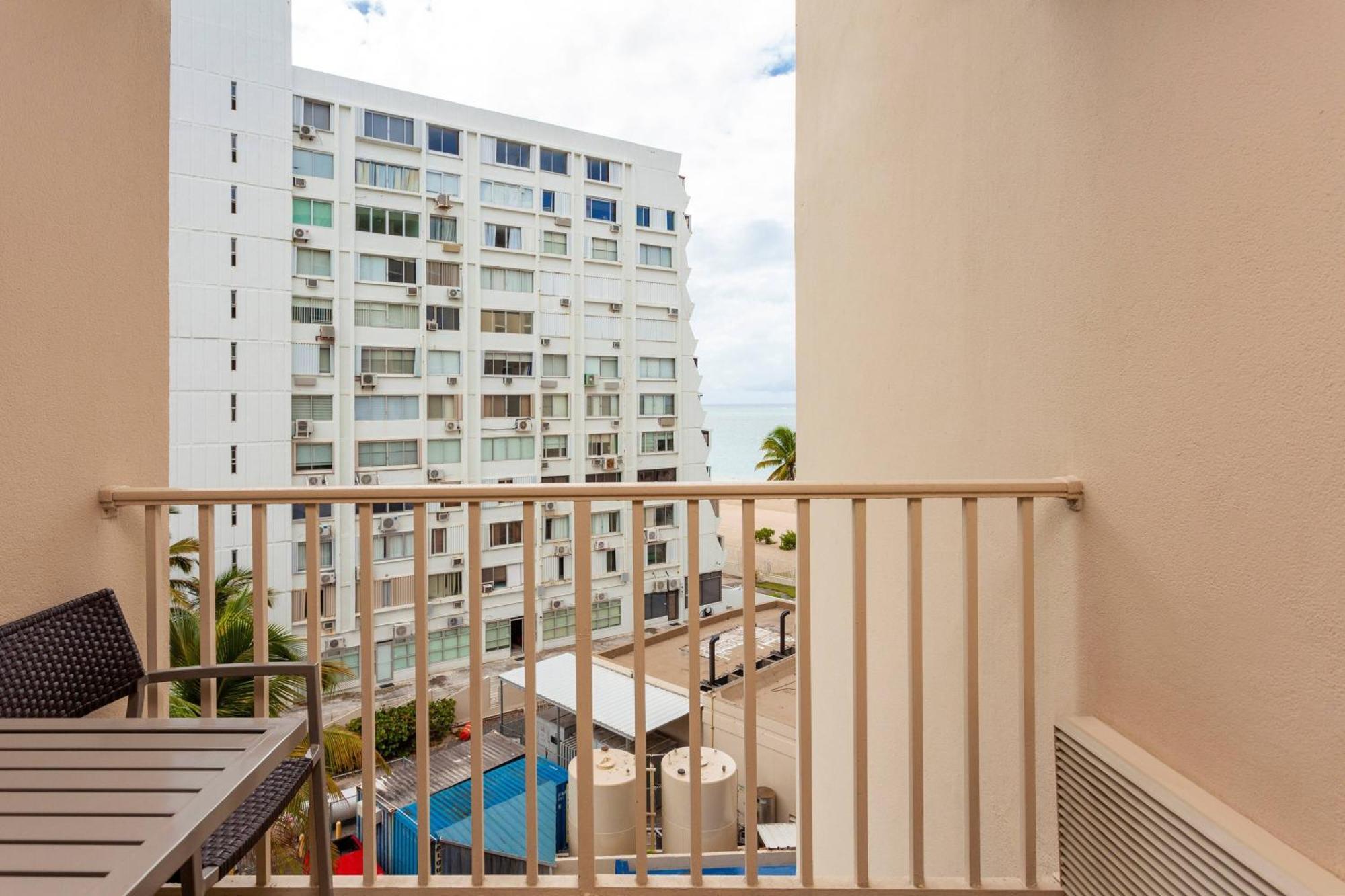 Courtyard By Marriott Isla Verde Beach Resort San Juan Ngoại thất bức ảnh